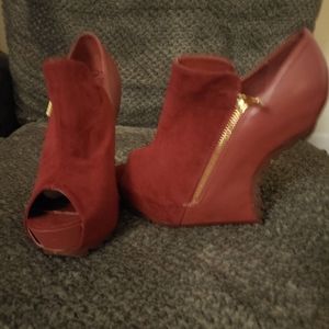 💥SOLD💥Wedge Heels